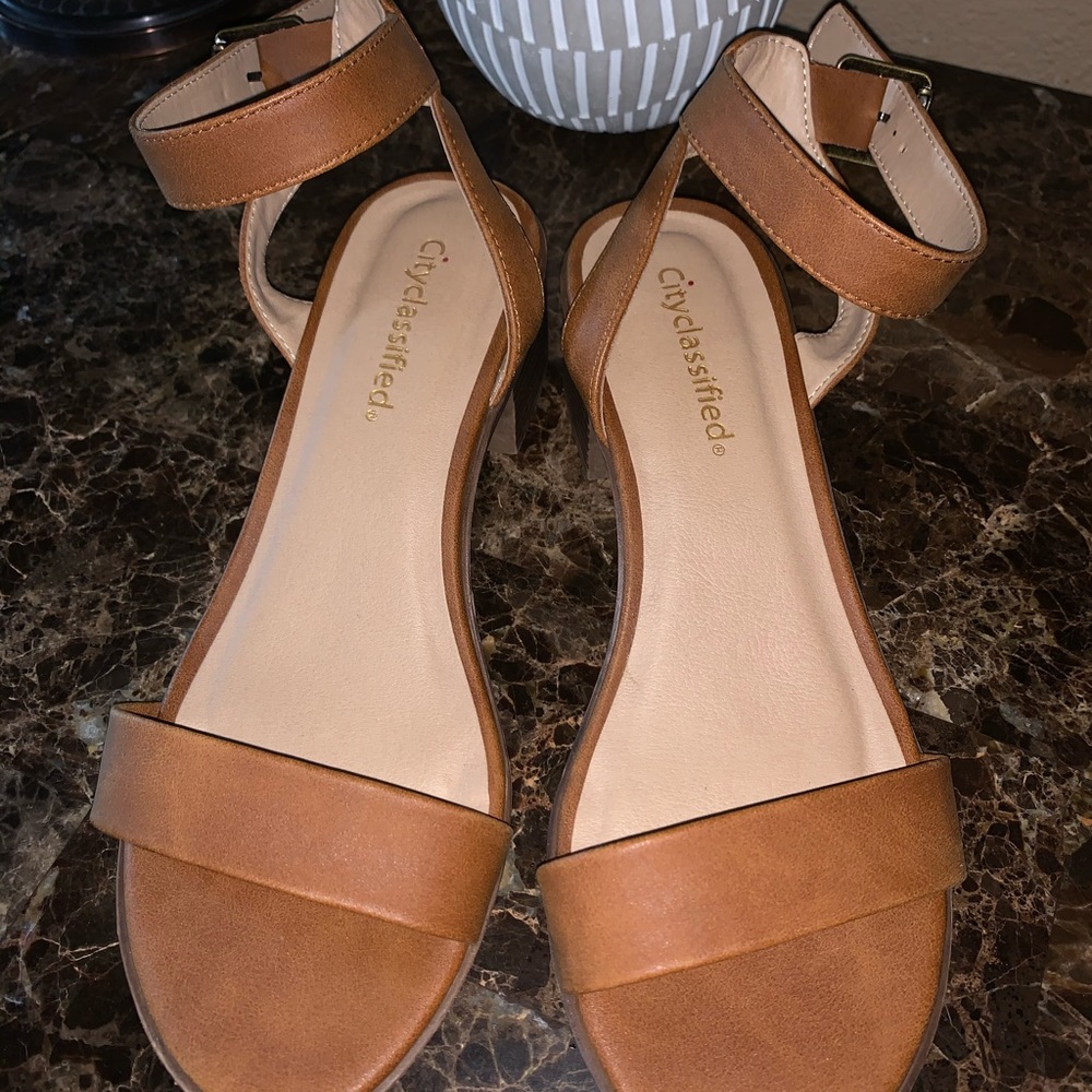sandals - Picture 2 of 3